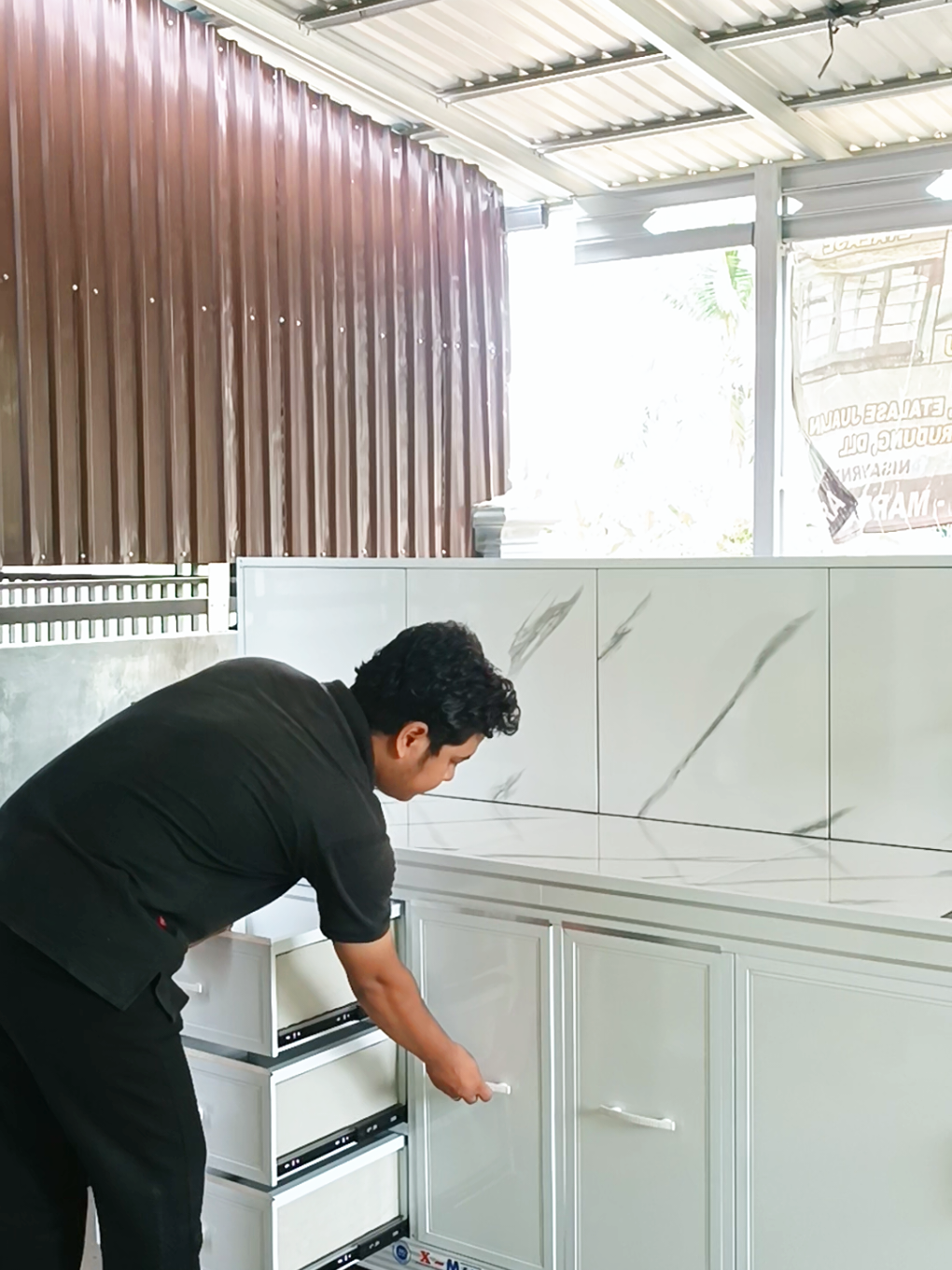 Untuk semua item yang dijual sistem PO tidak ready (pesan dulu baru dibikinkan sesuai request ). Yang mau tanya ukuran/request model lemari bisa langsug ke wa (081220393567) atau DM✨🌹. #aluminium #bebuhanbanjar #bismillahfypシ #meubelveronita #mejadapur 