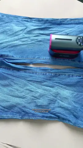 Say goodbye to wrinkles in a flash! ✨ No iron? No problem. Try this quick and easy hack to keep your clothes looking fresh and smooth every day. 👕💨 #WrinkleFree #ClothingHacks #QuickFix #freeshipping#harrypottertiktok 