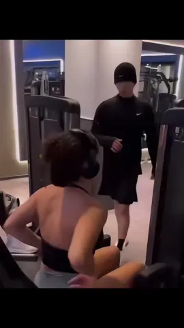 Jungkook gede banget 😭😭 Lewat di video orang Cr on tweet  #jeonjungkook #jungkook #armybts #jungkookbts #bigboy 