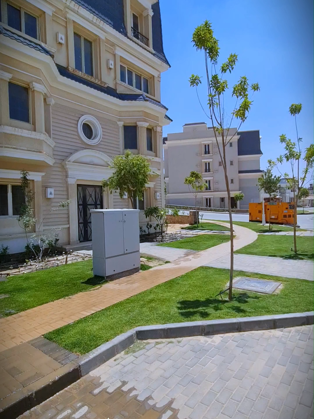 لسه مستني تلاقي بيت أحلامك في القاهرة الجديدة؟ 🏡 بـ 360,000 مقدم و36,000 شهريًا هتسكن فورًا في إي-فيلا متشطبة بالكامل جوه ماونتن فيو – قلب القاهرة الجديدة 🔑 من غير طوابير، من غير تأجيل… الفرصة قدامك علشان تبدأ حياة مليانة راحة، أمان، ورُقي 💫 تحب تبدأ حياة جديدة في القاهرة الجديدة معانا؟ 👇 📞 للاستعلام والتفاصيل كلمنا دلوقتي: 01019777569 #ماونتن_فيو #القاهرة_الجديدة #عقارات_مصر #بيت_الأحلام #استثمار_آمن #سكن_مستقبل#عقارات #كمبوند #investmenttips