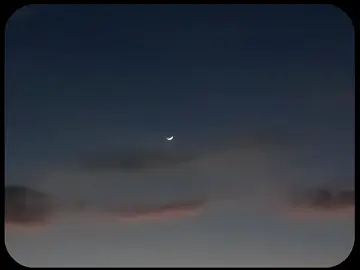 أهلاً وسهلاً يا ربيع الأول Bulan yang penuh cahaya dan keberkahan telah datang. Bulan di mana manusia termulia, Rasulullah dilahirkan ke dunia. Di bulan ini kita diingatkan untuk kembali menumbuhkan cinta, bukan hanya kepada beliau, tetapi juga kepada Allah dan ajaran-Nya yang beliau bawa. Semoga hadirnya Rabiul Awal menjadikan hati kita semakin rindu untuk meneladani akhlak Nabi, mencintai sunnahnya, dan menebarkan rahmat bagi sesama. _azkiyafa 25 Agustus 2025 / 1 Rabiul awal 1447 H #rabiulawal #maulidnabi #bulankelahirannabi #nabimuhammadsaw #foryoupage 