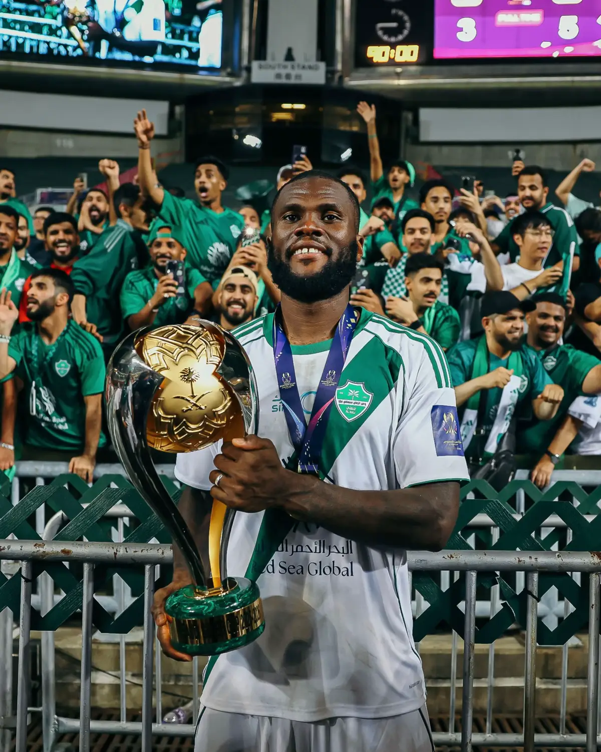 Champions 💚 @النادي الاهلي السعودي #cotedivoire🇨🇮 #sportstiktok #kessie #alahli #champions 