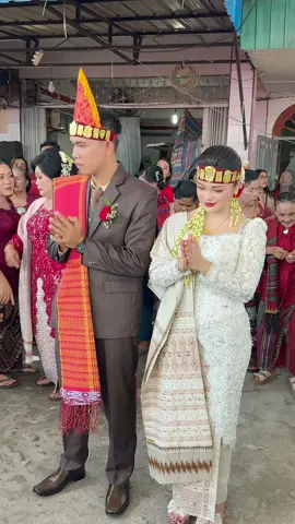 #muahits #pengantinbatakmodern #pengantinsortalibatak #tudungkaropengantin #fypシ #pedangporawedding #adatbatak #viral #bulangbulangadatkaro #muapadangbulan #pengantinbatakviral #muatarutung #muasidikalang #makeupwisuda #pengantinsortali #mbs #adatkaro🎎 