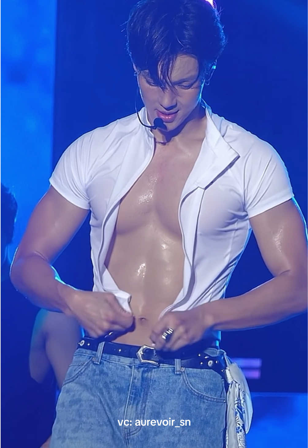 SHOWNU??? 😭 but fr his body movement control is insane #shownu #monstax #kpop #fancam #monbebe @몬스타엑스_MONSTA X (monsta x shownu who do you love fancam / vc: aurevoir_sn) 