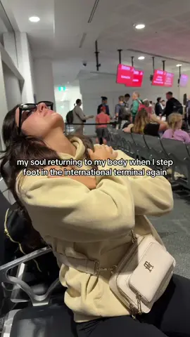 Bring me back to life #travel#travelling #airplane #eurosummer #airport 