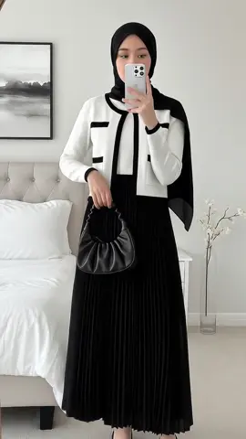 OOTD nongki ala Korean vibes ✨ simple tapi tetap chic! ‎#OnesetKorean #OOTDKece #FashionWanita #OOTDKorean #CardiRok #OOTDNongki 