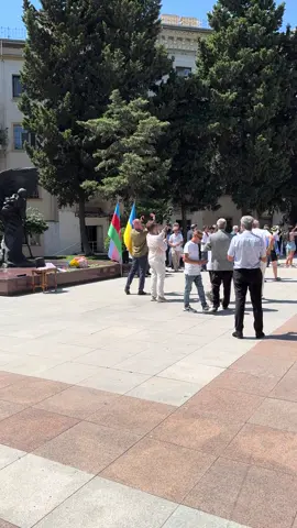 Оказалась в Баку в этот день🇦🇿 💙💛 Украина, твоя свобода это пример для всех нас. С Днём независимости! Поздравления из Казахстана 🇰🇿♥️🇺🇦