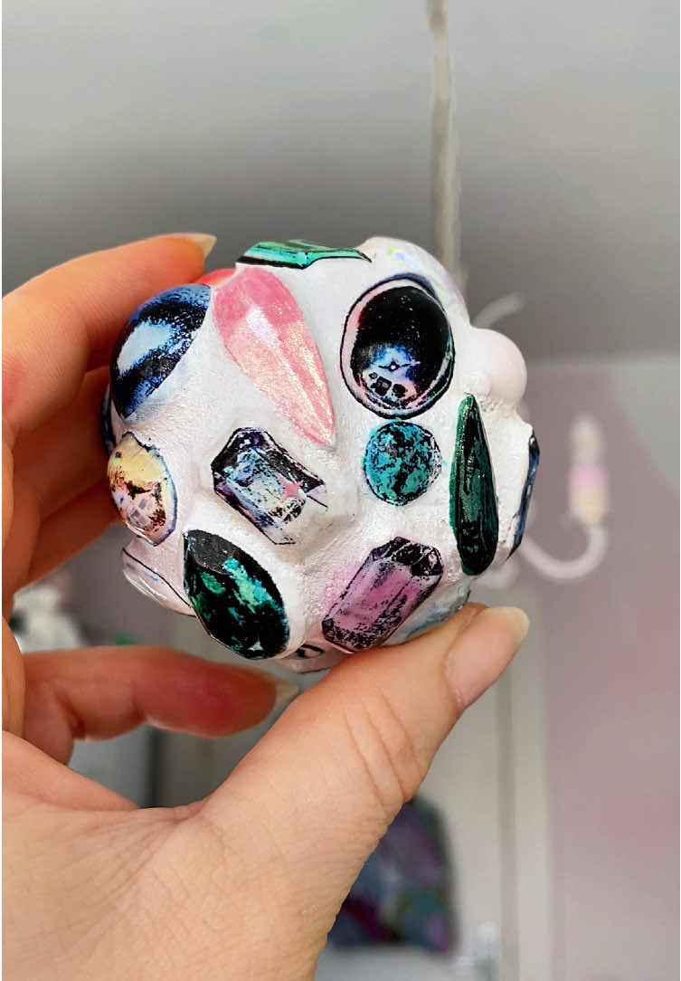 I made a bunch of “chain balls”. You can wrap a necklace, bracelet or watch around it, so it’s like a jewelry tray, but round. What do you think? More parts soon! #artprocess #ko_rain #chainball #fakediamonds 