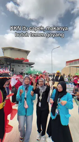 Capek? Solusinya cuma satu: goyang tipis-tipis ala kelompok 14💃🏻😬 #fyp #foryou #kkn2025 #fyppppppppppppppppppppppp #kknumrah25 