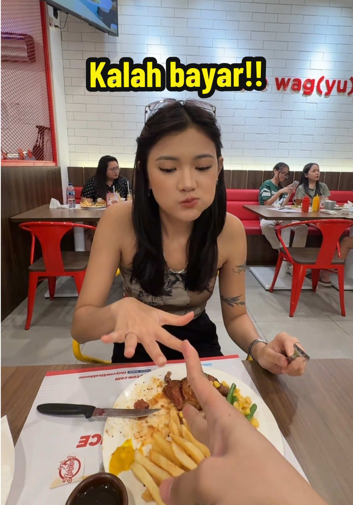Kita tampar pake telor gulung kali ya?? #libaswoon 