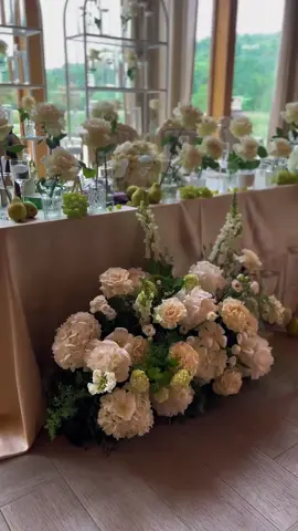 Sunt flori naturale sau artificiale în video? #delianistorplanner #decorlavan #decornuntaiasi #decorfloralnunta #lavan
