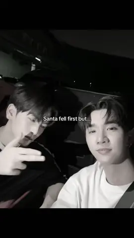 Perth said that santa fell first🥹🫶🏻 but now he look sooooooo in love with santaa #perthsanta #perth #santapp #perthtanapon #santapongsapak @PERTHPPE @Santa 