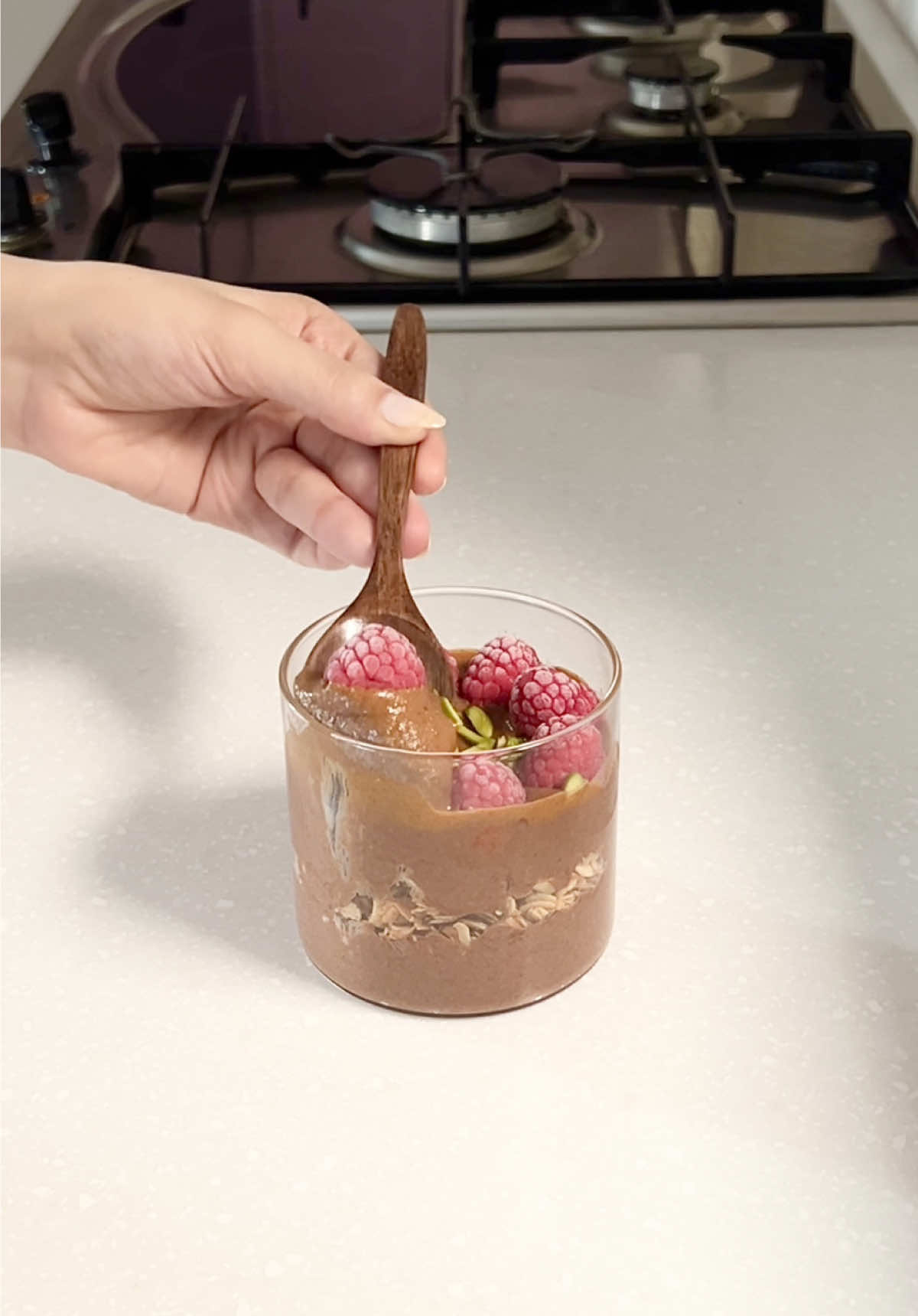 Replying to @𖣂 ررررهيب للدوام 🍫🍒🥄🫙👩🏻‍💻 يعطيكم طاقة و يشبع 🔋⚡️ كوب شوفان  كوب حليب  ملعقة بدور شيا ملعقة كاكاو بودرة محلي طبيعي ( شراب القيقب او عسل )  خلطته بالخلاط / عشان قوام الشيا يكون ناعم  12 ساعة بالثلاجة🧊 قبل الاكل نضيف الاضافات انا حطيت : ملعقة زبدة لوز من @Nutters | نترز 💚 لذيذذذة - توت - فستق   كل الزبدات اخذها محليه بسكر جوز الهند 🥥  و الي مايحب نكهة جوز الهند ترا مب واضحه ابدا🥄 وكود : Lina لكم بس💘 لذيذ و يشبع وعملي للدوام👩🏻‍💻 #ملكة_الفطور #الشعب_الصيني_ماله_حل😂😂 #fypシ #اكسبلورexplore #اكسبلور_تيك_توك  AD