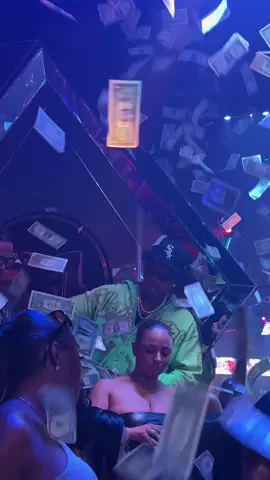 Rainin’ racks like the forecast said $$$ 💸 Lil Baby turned @KLUB24 Miami into a movie 🎬🔥 #MiamiNights #lilbaby #miami #club 