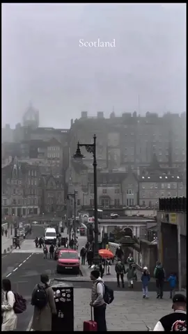 this is Scotland city of UK this city so beautiful 😍❤️🏴󠁧󠁢󠁳󠁣󠁴󠁿🏴󠁧󠁢󠁳󠁣󠁴󠁿🏴󠁧󠁢󠁳󠁣󠁴󠁿 #scotlandforever #scotlandtiktok #edinburghcastle #harrypotter #highlander 