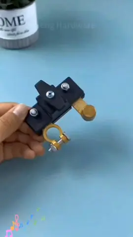#Suis Kereta, Stok Sedia, Bahar#Battery disconnect switch: For vehicles that are not used for a long time, you can disconnect the battery to prevent power leakage and loss, making the battery last longer.