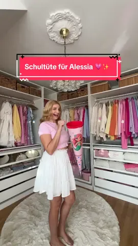 Frühzeitige Einschulungs Überraschung ✨💗 Eigentlich wären wir nächste Woche bei der Einschulung der Tochter vom Cousin meines Freundes dabei aber da wir schon am Dienstag in den Urlaub fliegen, mussten wir uns etwas einfallen lassen 💡✈️. Also gab’s die Schultüte einfach schon vorher 🎁🎉 Und sie hat sich soooo gefreut richtig süß 🥹💖. Habt ihr dieses Jahr auch ein Schulkind in eurem Umfeld? 🎒📚 Und hättet ihr euch damals über so eine Schultüte gefreut? 💭✨ #einschulung #schulkind #schultüte #schulanfang #backtoschool #überraschung #familytime #kleinigkeiten #ersteklasse #eingeschult #newchapter #düsseldorf #duesseldorf 