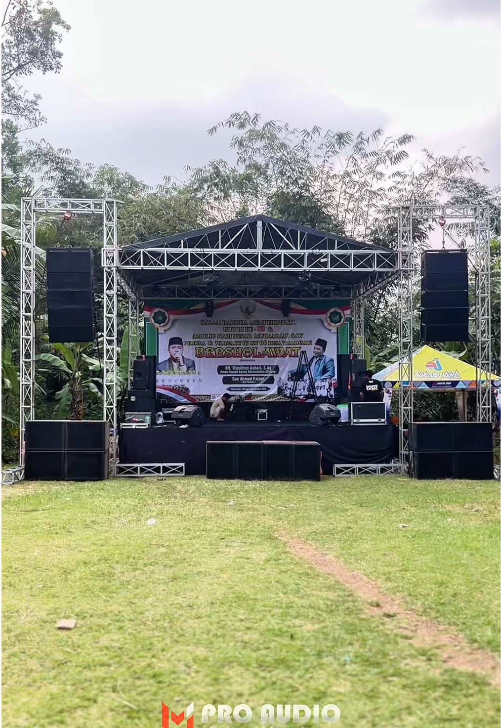 Paket Lengkap  Rigging, Lighting, Sound, Genset   Booking & Pricelist Klik Link Di Bio (WA/TLP: 0888-8055-557) IG : mj.pro.audio & mjtenda.solutions TT : mjtenda FB : mj tenda solutions YT : mj solutions MJ TENDA SOLUTIONS & MJ PRO AUDIO Tamansari, Rt 05, Rw 01 , Kec. Karanglewas , Kab. Banyumas  #soundsystem #soundhajatan #sound #audio #mjproaudio                