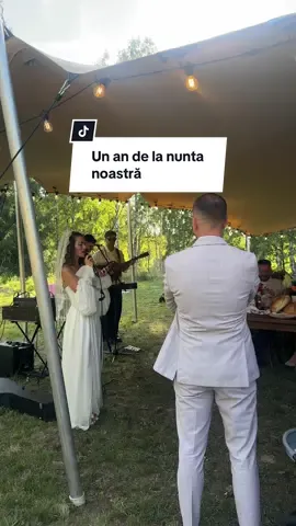Azi se împlinește un an de la nunta noastră de poveste 🥹 Ne-am riscat mult cu ea. Am ales o locație unde nu mai avusese loc un eveniment înainte și a fost nevoie să aducem noi absolut tot acolo și am organizat totul în doar 3 luni iar pregătirile la locație au început doar cu 2 zile înainte.  S-a mucit mult, dar am reușit să facem exact ceea ce am visat.  Am depins 100% de vreme și ne bucurăm că a fost de partea noastră.  What a daaay 24.08.24 #TheMolnars Rochia mea: @oananutu  Decor: @florilebyverde  Jocuri: @heartelier  Cafea: @coffeecup.ro  Drinks: @martini  Baloane de fum: @hipster_events  Torturi: @sucre.atelier