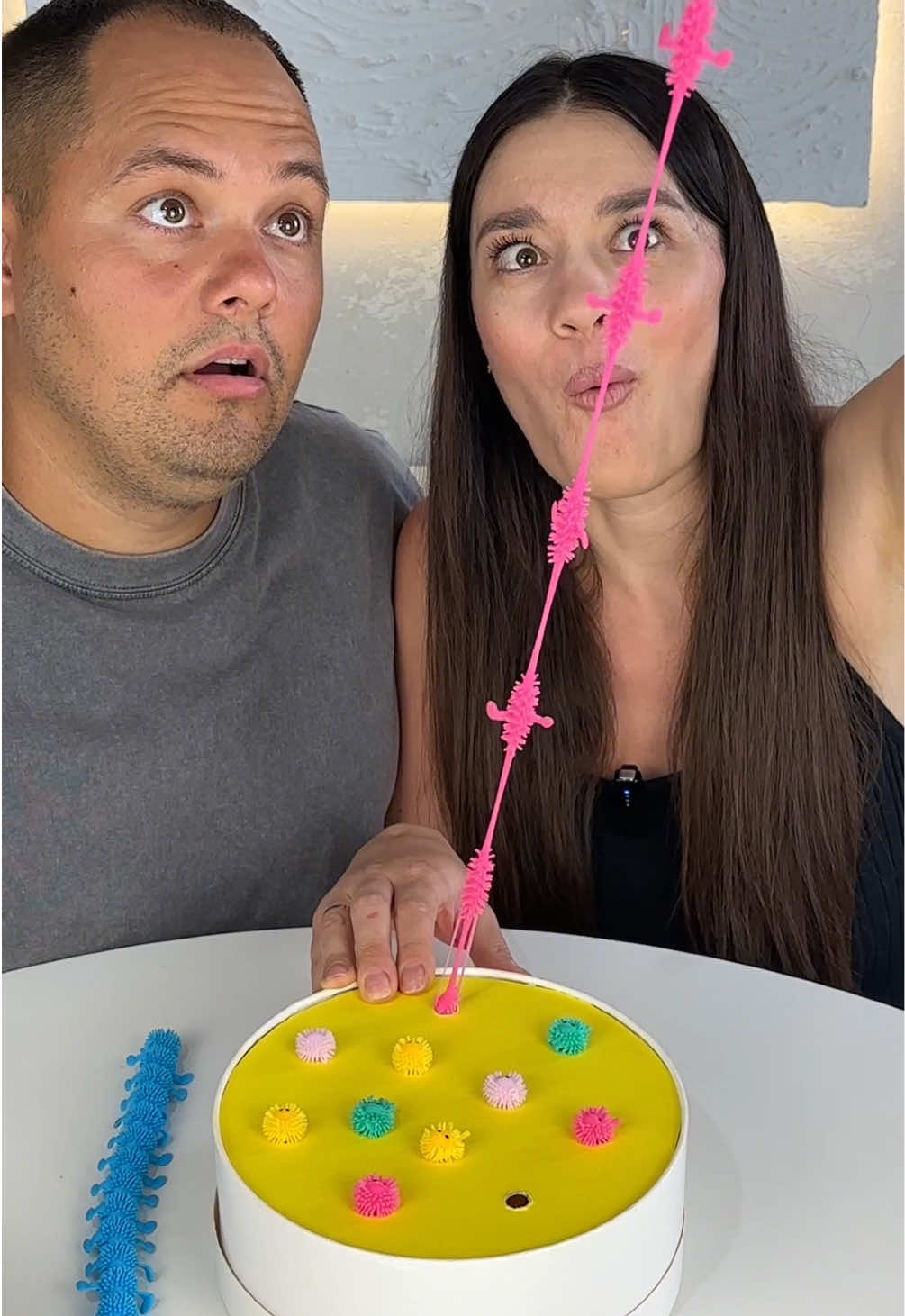 Чья гусеница длиннее? 🐛#play #game #challenge #family #boardgames 