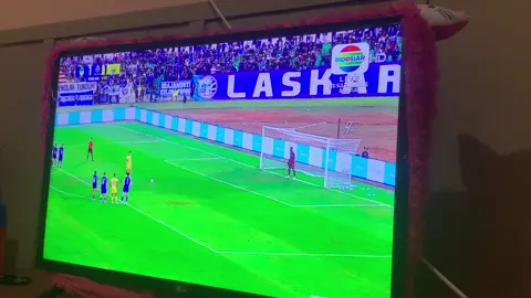 eksekusi dari marklock ditepis oleh kiper psim#persibbandung #foreverpersib💙 #maung #semangat