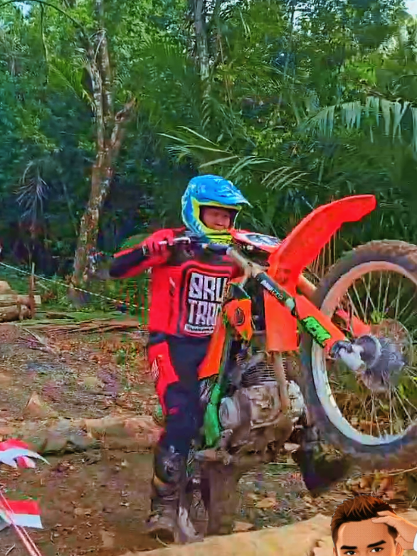 Trail Games dalam rangka perayaan HUT RI ke-80 diikuti Komunitas Trail di wilayah Kabupaten Kotabaru pemenangnya mendapatkan sejumlah uang dan Piagam dilaksanakan di Desa Stagen Sungai Paring dari Tanggal 23 hingga 24 Agustus 2025. #pulasbelantak #info #kabar 