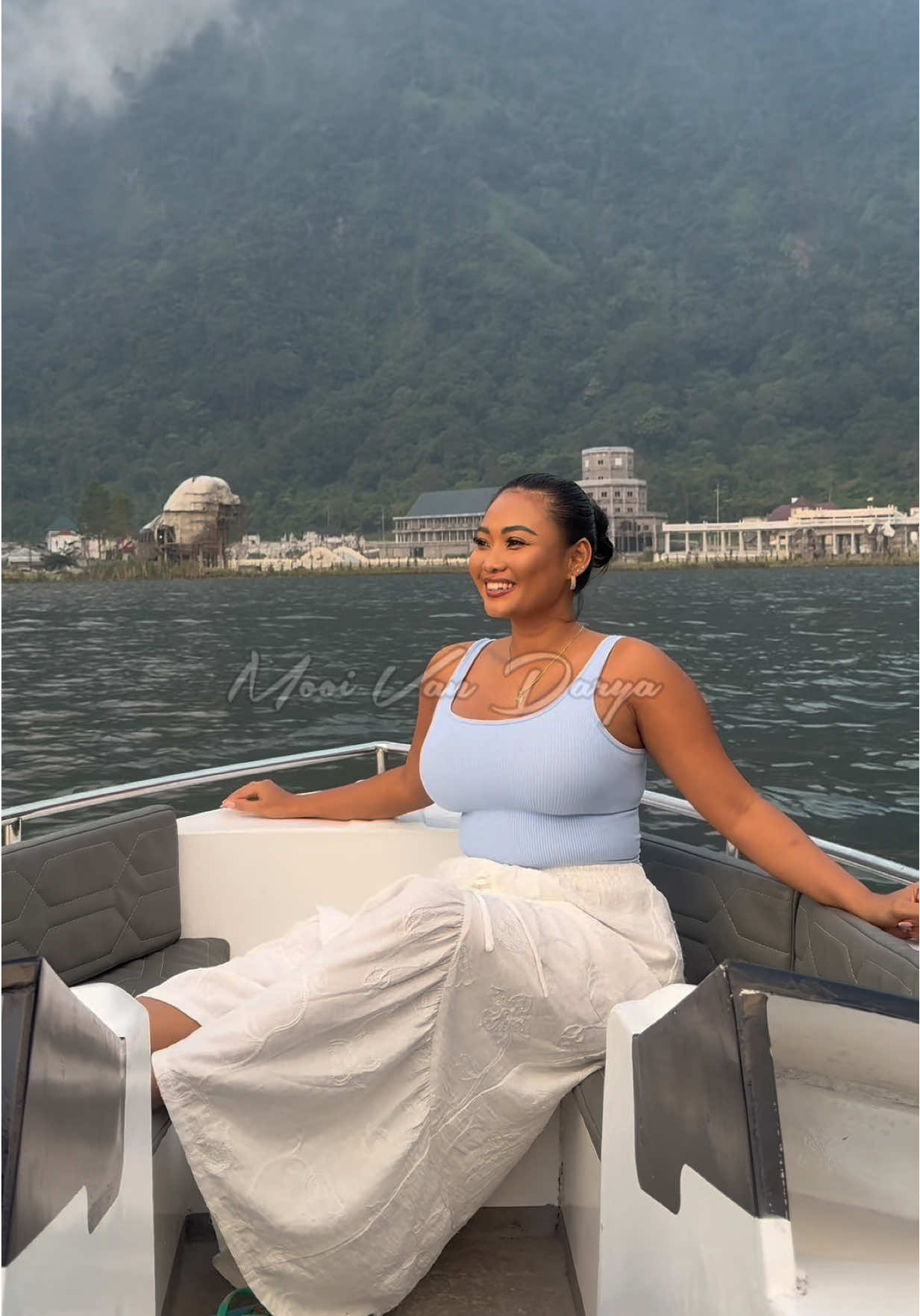 Lake COMO nya BALI, maaf tipo 🫢🤪 . . . . Dengan 295K aja kita bisa keliling danau, seru banget kalian harus cobain new experience 😍 #bali #indonesia #danau #bedugul #holiday 