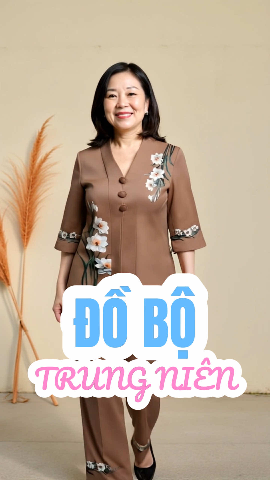Trả lời @Xoài chín nhưng chua✿ Bộ đồ lụa trung niên với các hoạ tiết in hoa trang nhã và tinh tế, cùng tông màu nền trung tính thuận mắt, rất hợp với gu thời trang cho các Mẹ, các Bà ở độ tuổi U50-U80, giúp mang lại sự sang trọng, thanh lịch mà vẫn vô cùng thoải mái không gò bó. @Mặc đẹp phối xinh ✨  @Mặc đẹp phối xinh ✨  @Mặc đẹp phối xinh ✨ #thoitrangnu #macdepphoixinh #macdepphoixinh2025 #trungnien #trungniendep #setdonu #setdodep #dobo #dobotrungnien #dobotangme 