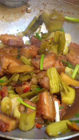 Heo quay xào cải chua #hieuchanque #heoquayxaocaichua #canaunuongmohanh #mientaysongnuoc #monngon