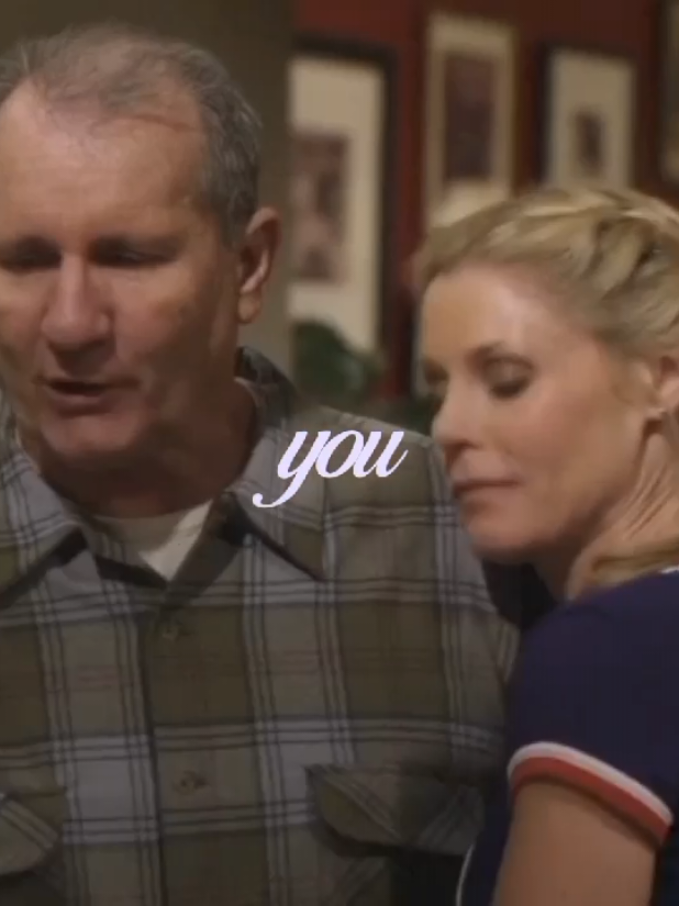 this is lazy (just a filler post!!)  credits: @m  #sitcom #tvshow #modernfamily #clairedunphy #jaypritchett 
