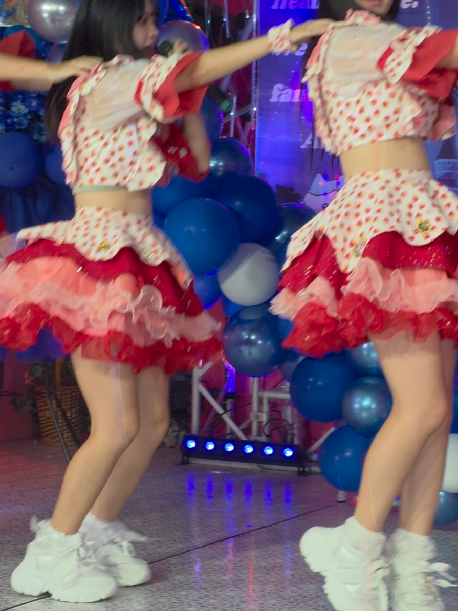 #柵をすり抜けてスカートをひらりさせて余裕で飛び回ってみせるの  っていい曲