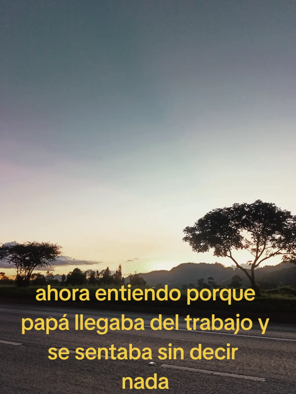de niño no entendía.... hoy el atardecer también me enseña que el cansancio guarda historias que nunca se dicen🌄💭#reflexion #cresimientopersonal #apredisaje #para ti #fyp 
