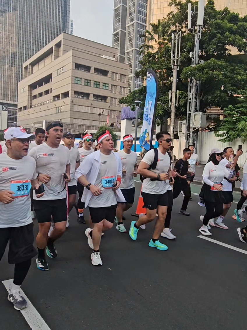 Dicium Aspal 😅🤣😂 #mayorteddy #merdekarun #run #Running #fyp 