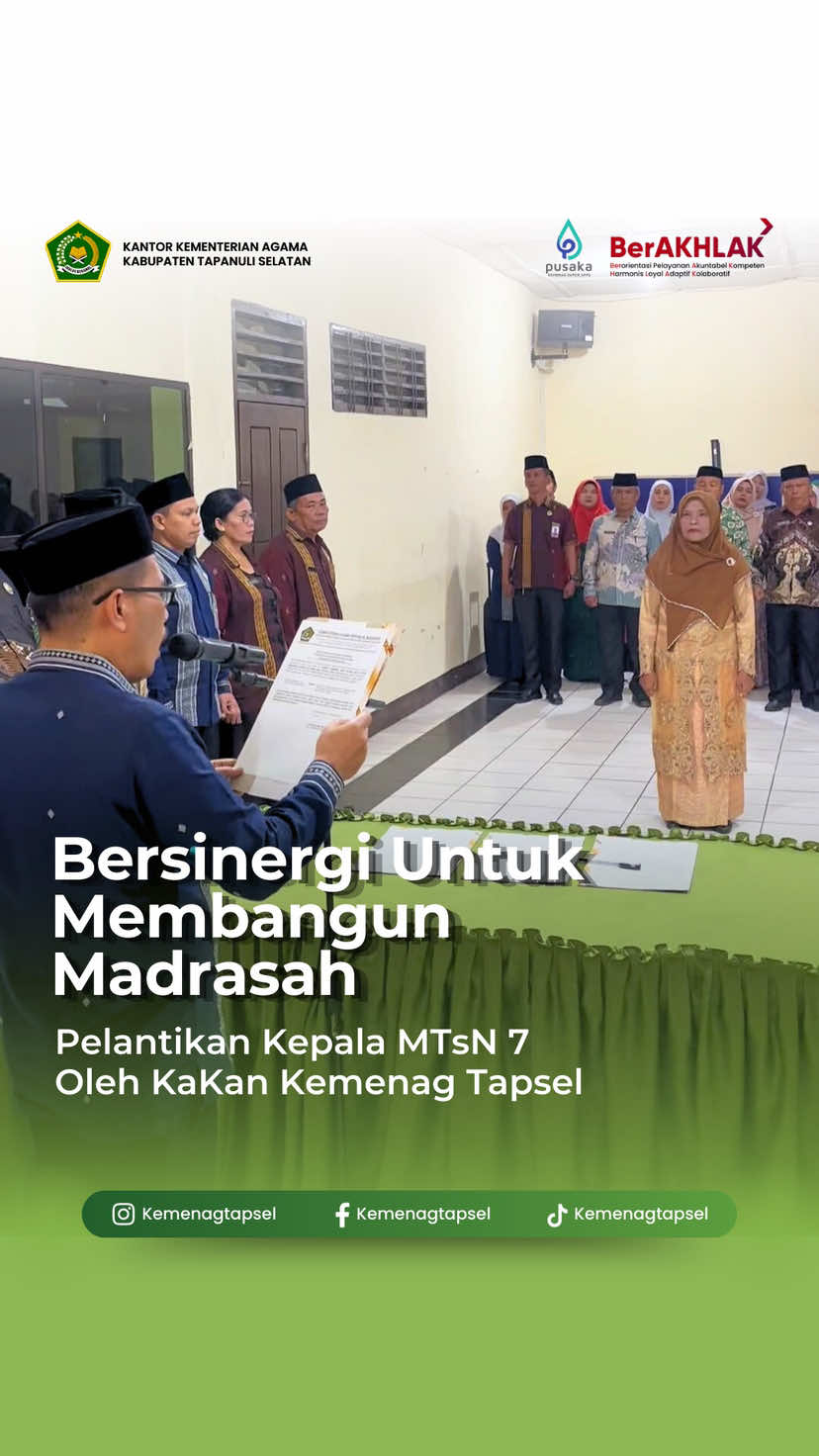 Selamat & sukses kepada Ibu Nurlia Harahap, S.Pd. yang resmi dilantik sebagai Kepala MTsN 7 Tapanuli Selatan oleh Kepala Kankemenag Tapsel, H. Masir Rambe, MA. Semoga amanah baru ini membawa berkah bagi madrasah, peserta didik, dan masyarakat luas ✨🤝 #kemenag_ri #kanwilkemenagsumut #kankemenagtapsel #kemenagtapsel #tapanuliselatan ________________________ Facebook: Kemenag Tapsel Instagram: kemenagtapsel Tiktok: kemenagtapsel Website: sumut.kemenag.go.id
