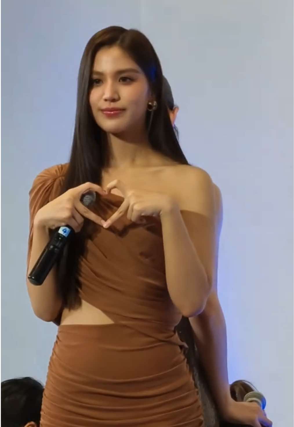 อ้วมมานทะเล้นมาก แต่โคตรสวย 💜🐰  #emithasorn #emiamily #beonnnie #bonniepattraphus #InfinityMedicalClinicxEmiBonnie 