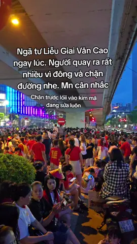 Ngã tư Liễu Giai Văn Cao ngay lúc. Người quay ra rất nhiều vì đông và chặn đường nhe. Mn cân nhắc #dieubinh #a80 