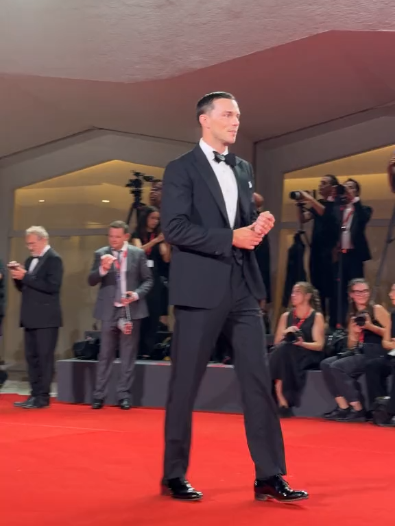 743 #nicholashoult #mostra #mostradivenezia #venicefilmfestival #filmtok #theorder