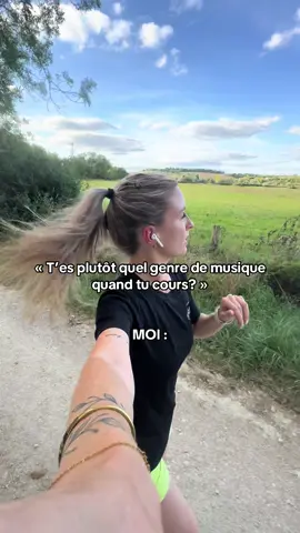 Ma passion🙄🙄 Vos meilleurs podcasts pour courir? 🏃🏼‍♀️👂🏼 #run #podcasts #Running #courseapied #course #entrainement #runninggirl #asics #garmin #garminwatch #mumlife #objectif 