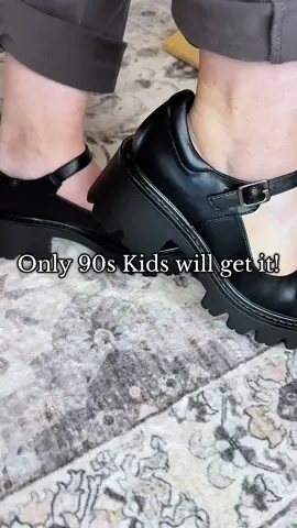 These aren’t just shoes, they’re a whole main character vibe 🖤✨ Chunky, shiny, and perfect for everything from coffee runs to witchy nights out. Tell me these don’t scream fall aesthetic #MaryJanes #MaryJaneShoes #90s #WitchTok #WednesdayAddams 