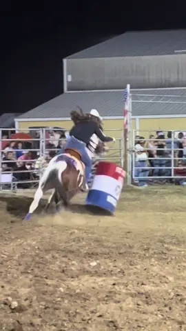 This knocking a barrel streak we’re on right now needs to stop 😅🙃 #barrelracer #barrelracing #rodeo #horses #fyp 