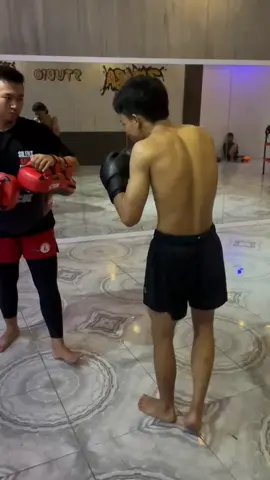 ✌#kickboxing #muaythai #padwork 