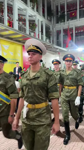 Hẳn là được nắm tay các anh Nga 🤭🤭🇷🇺  #dieubinhnga #quandoinga🇷🇺 #a80 #quockhanh2025 #viral 
