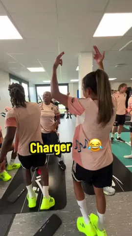 Charger, charger, c’est pas pour Ada 😂🫶 #fyp #pourtoi #charger 
