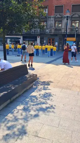 #flashmob Baile de ucranianas en Gijón 😍 Día de la independencia de Ucrania.. estamos contigo🇺🇦💖
