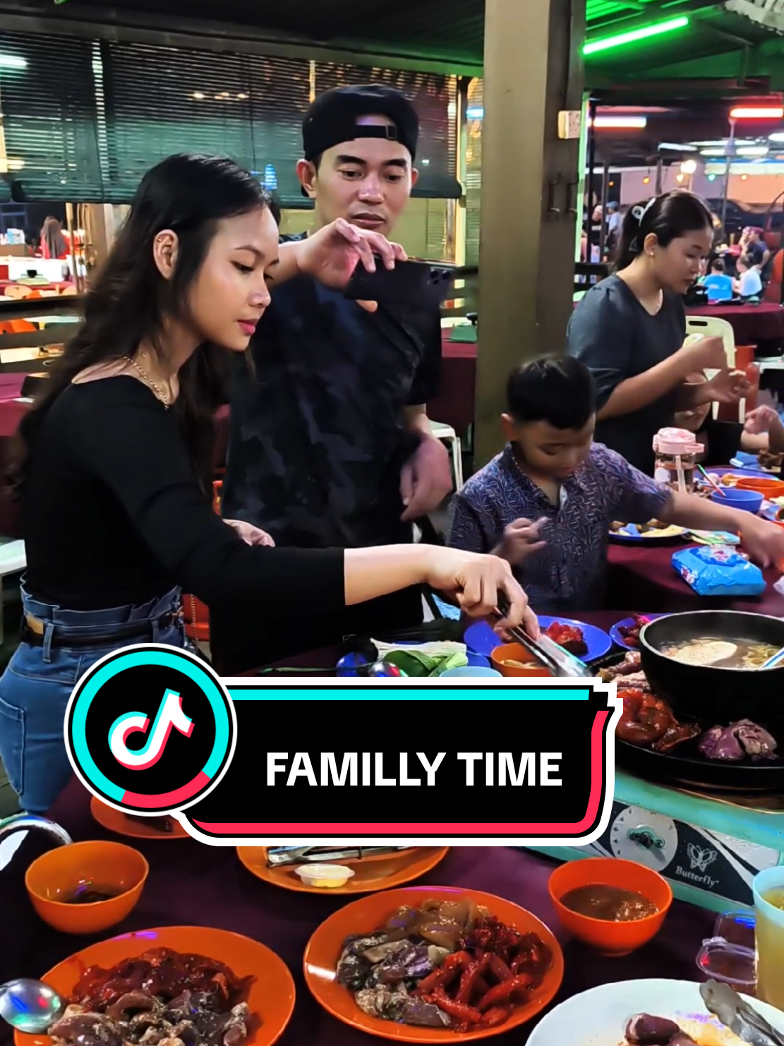 Familly Time #fyp #sarawaktiktok #steamboat #d11steamboat #bidayuhserian 