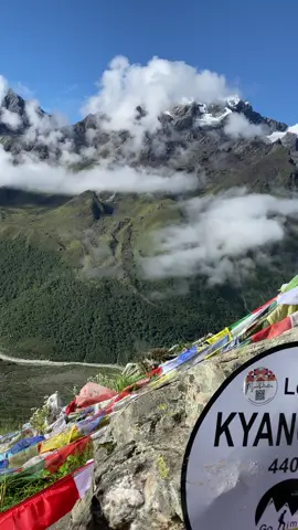 Hajur le samparka garna khojnu vako manxey dadakada badal muni raheyko xa#explorenepal2025 #nepalaya #traveltiktok #explore #fyp 