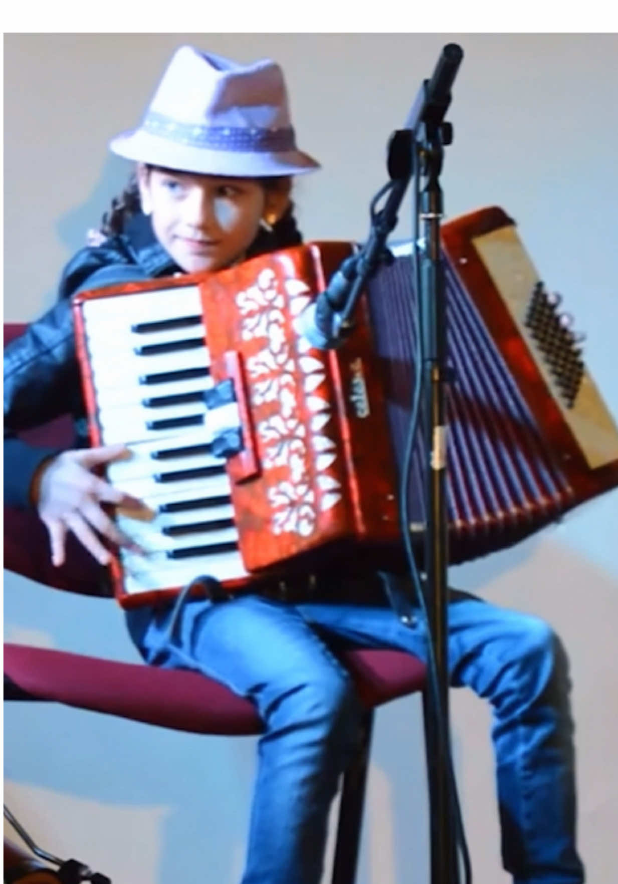 It all started with an accordion and a dream that felt too big for me. Many times I felt like it wasn’t working, that it was too hard, that maybe I would never get where I wanted to be. Every single day that I chose not to give up, with every step and every attempt that I took,  brought me here. And this is the proof that when you truly want something, time and hard work will turn the impossible into reality. Be consistent. Be kind. Help. Don’t carry envy because there is room for everyone. Today, the stage is bigger, the lights are brighter, but the lesson remains the same: BE YOURSELF. That’s all that matters🫶🏻#balkandreea 