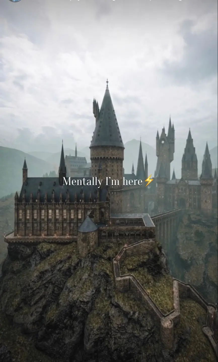 I escape here in my mind quite often 💭 #magicatmaple #harrypotter #backtohogwarts #wbpartner #hogwarts 