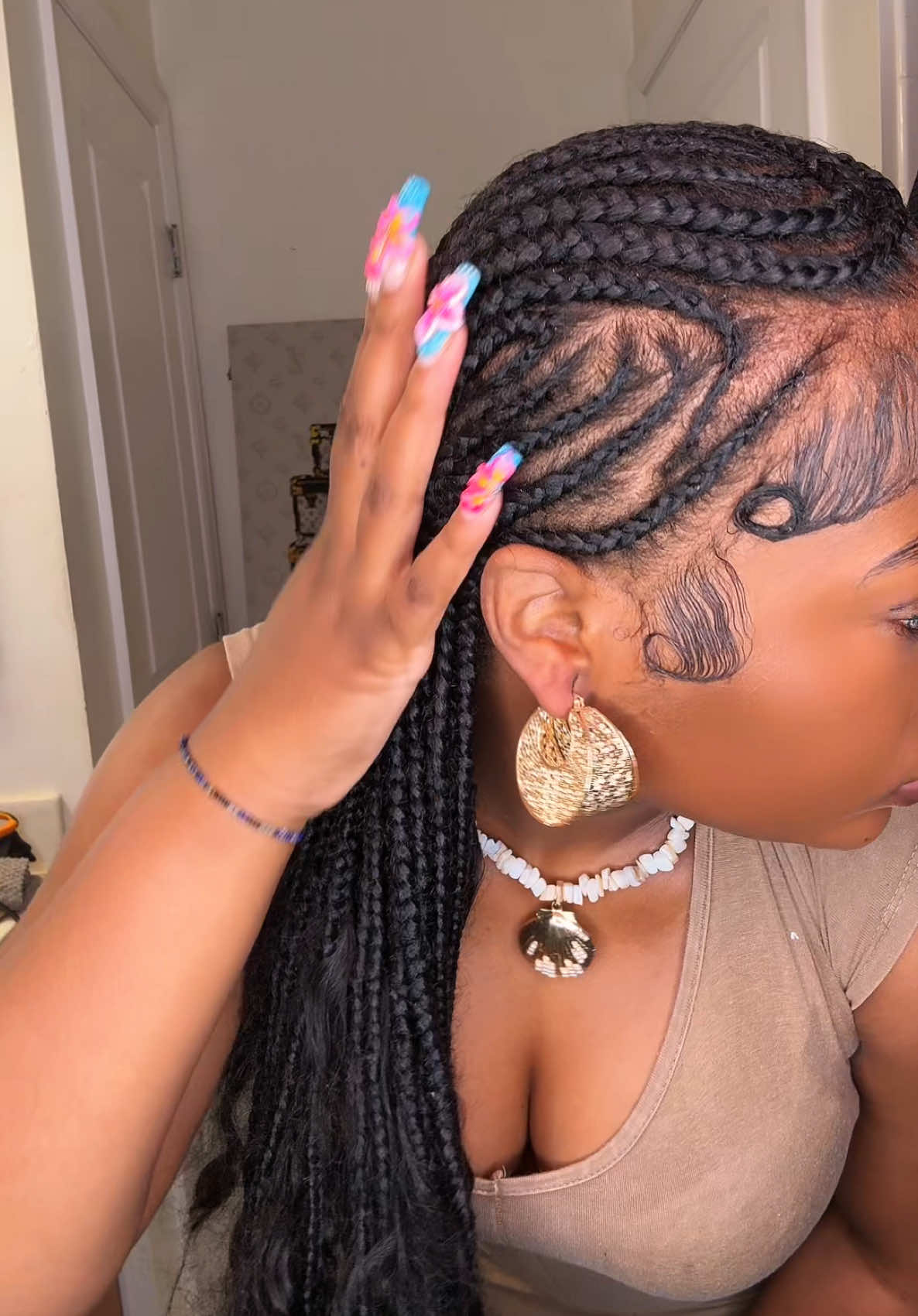 I love stitch braids with dramatic edges 😍 #braids #stitchbraids #eyebrowtutorial #edges #edgestutorial #aliciakeysbraids 