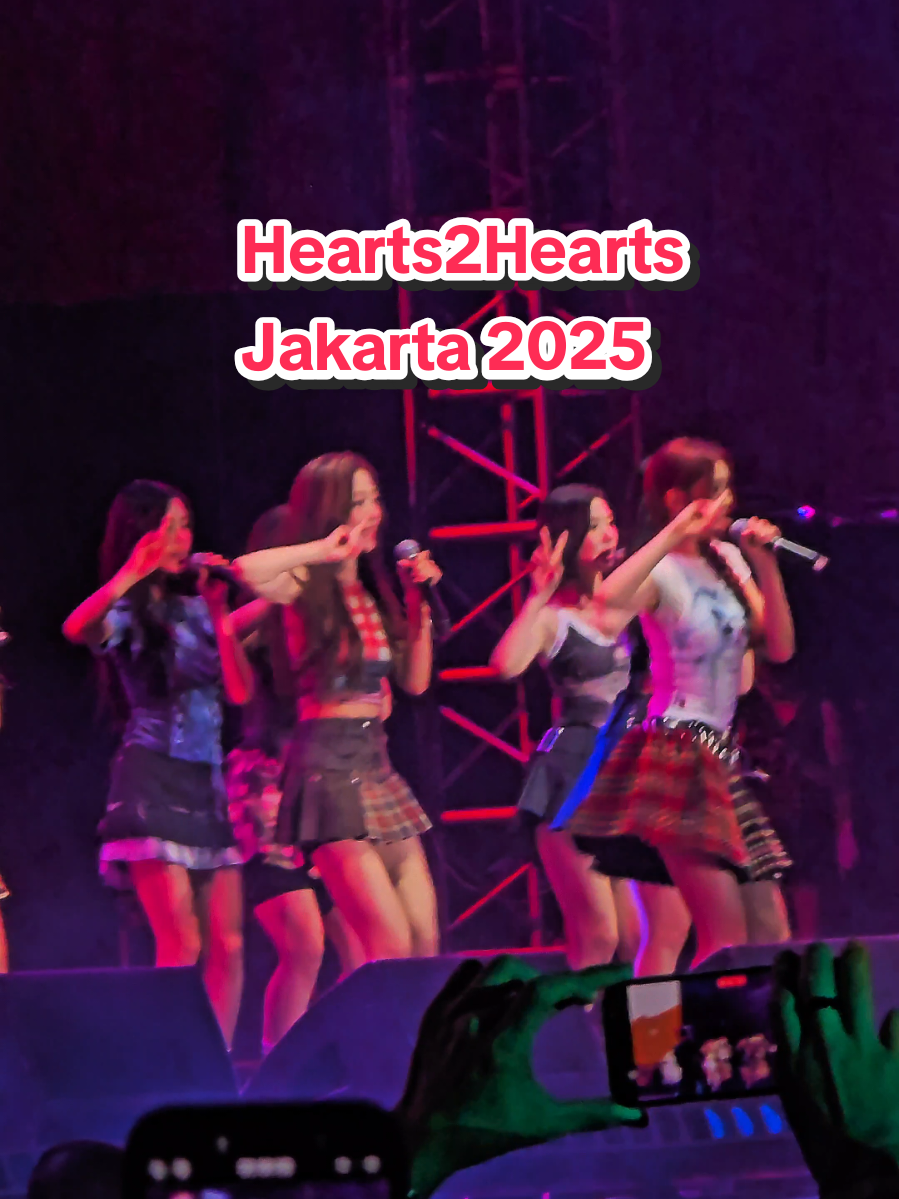 Hearts2Hearts Jakarta 2025 #hearts2hearts #kpop #smentertaiment #fancam #carmen 